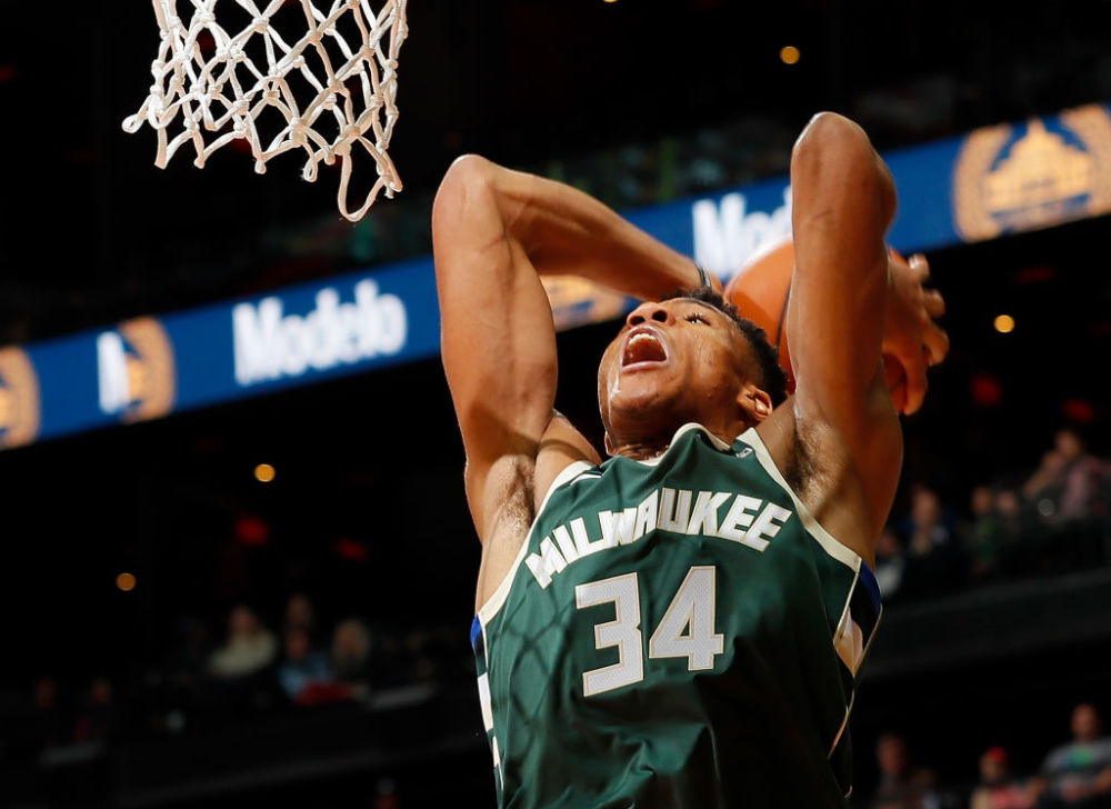 铁树开花，拜仁后卫约纳坦-塔斩获欧冠生涯首球（终结欧冠进球荒！拜仁后卫约纳坦-塔收获生涯首球）