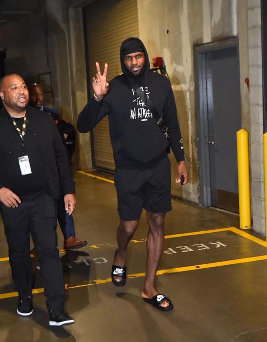 肇俊哲：铁人队应该抓住机遇，做辽宁足球振兴的“领头羊”（肇俊哲：铁人队应把握良机，成为辽宁足球复兴的先锋）