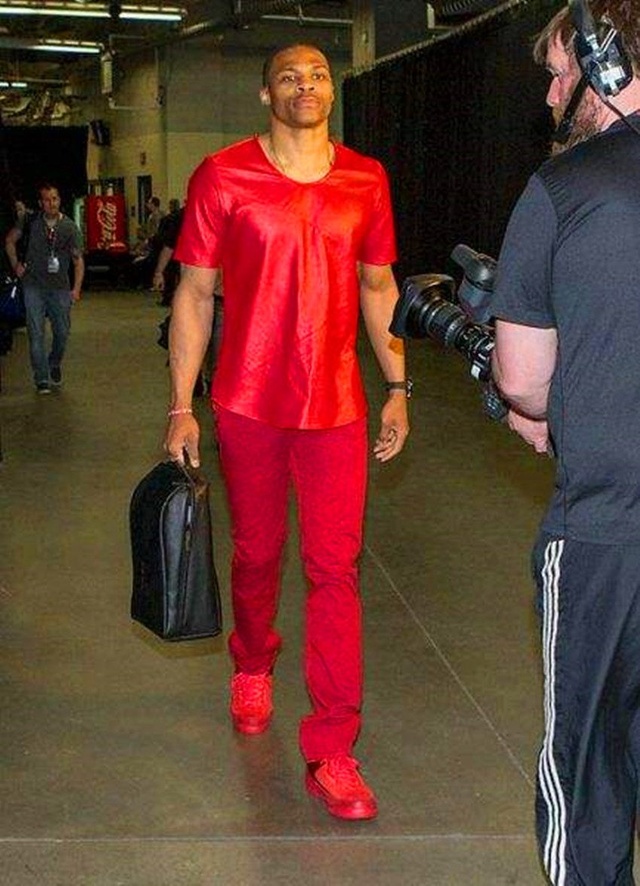 斯洛特：这点球在英超可能不会判；萨拉赫？今晚属于在场球员（斯洛特：这粒点球英超未必会判；萨拉赫？今夜属于出战的球员）