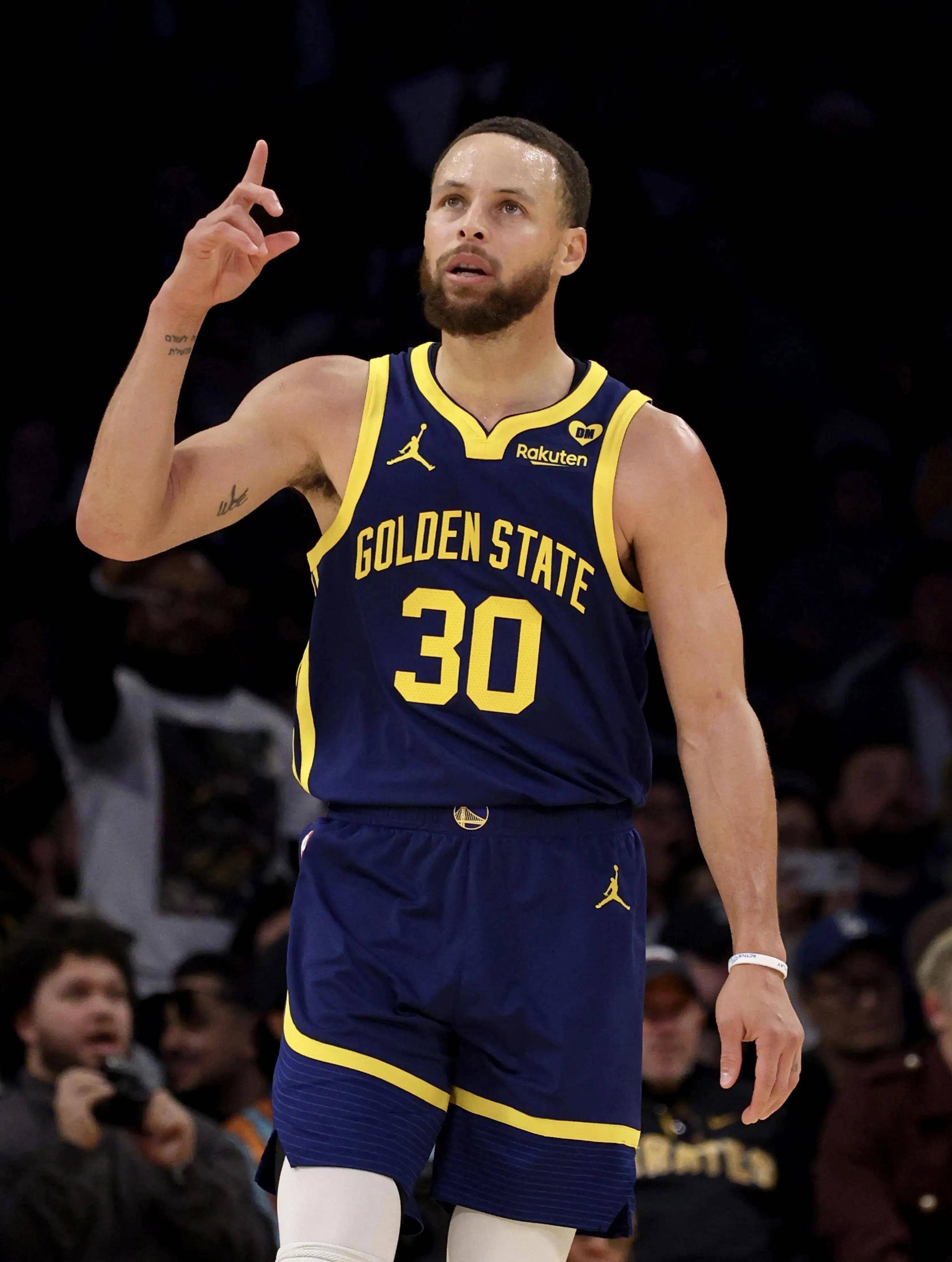 美记：奇才&太阳&公牛都有意小萨，但本人已做好留国王准备（美媒：奇才、太阳、公牛有意小萨，他已准备继续留在国王）